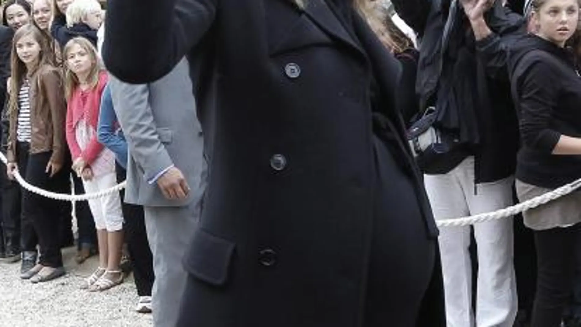 La primera dama Carla Bruni un mes antes de dar a luz
