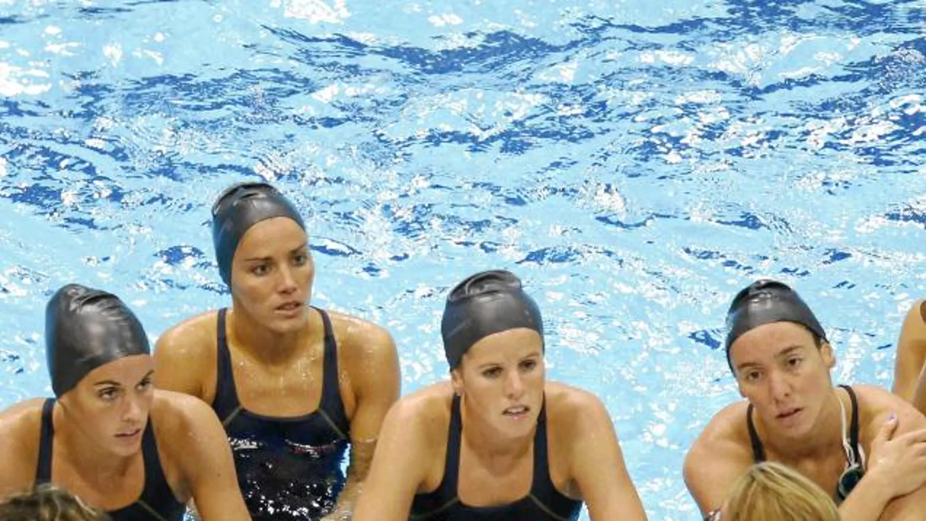 Anna Tarrés, con sus nadadoras en los Juegos de Londres