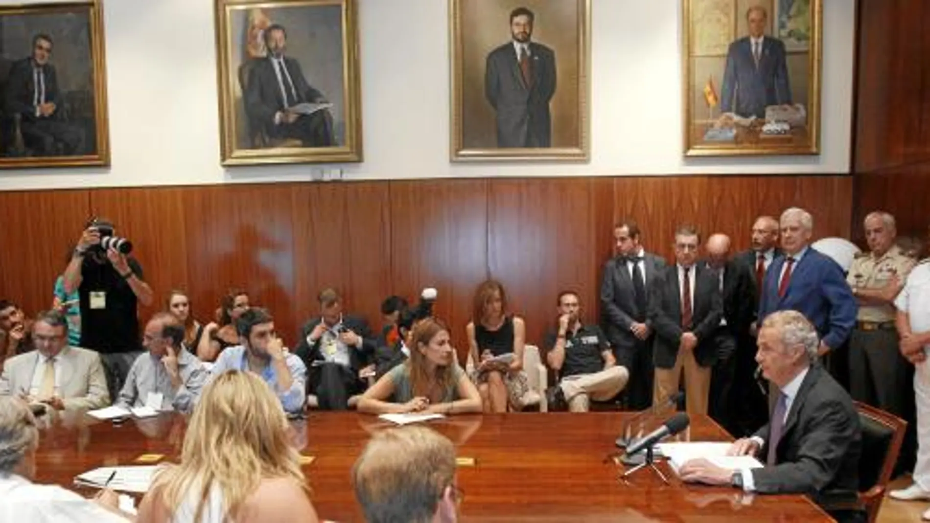 Morenés, ayer, durante la presentación de la Directiva de Defensa Nacional en la sede del Ministerio de Defensa