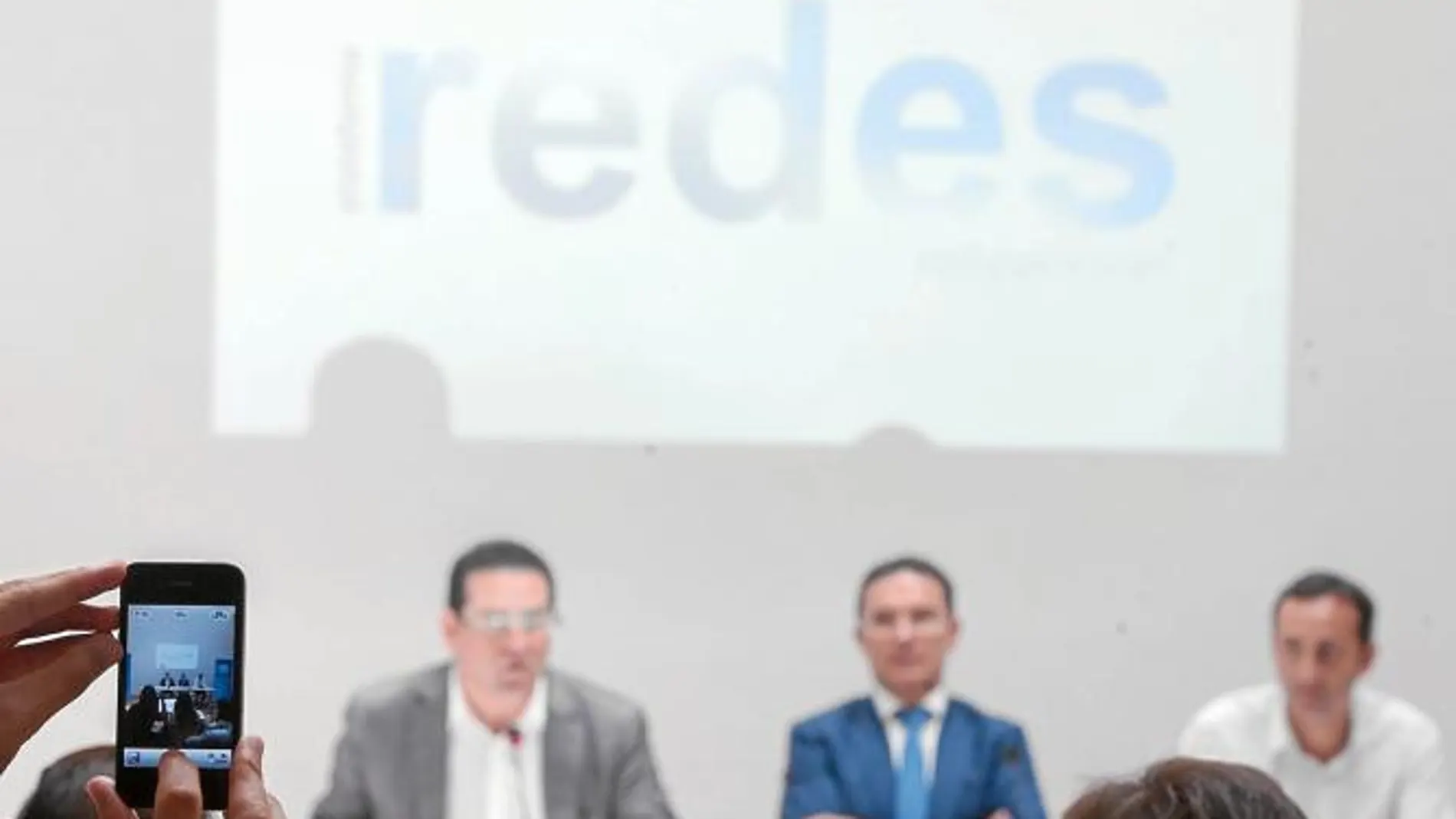 El PP se «enreda» en el móvil