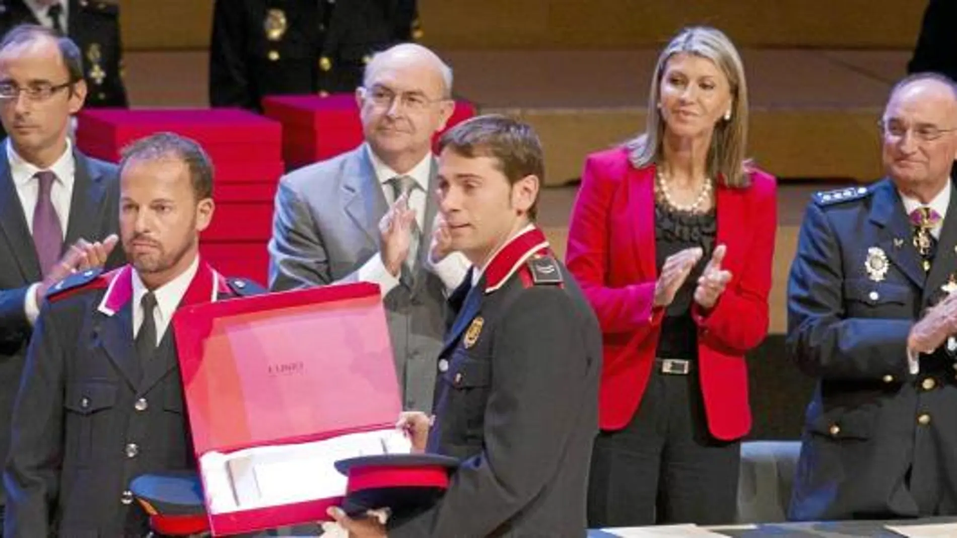 La Generalitat planta a la Policía Nacional en el día de su celebración