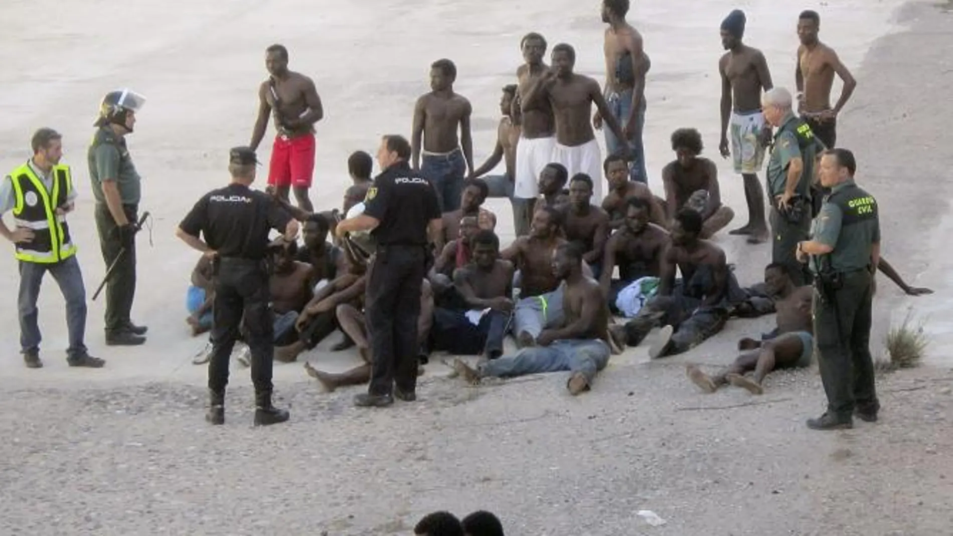 El Gobierno refuerza la valla de Melilla con 60 guardias civiles