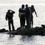 Uno de los inmigrantes fue trasladado al hospital debido a una contusión