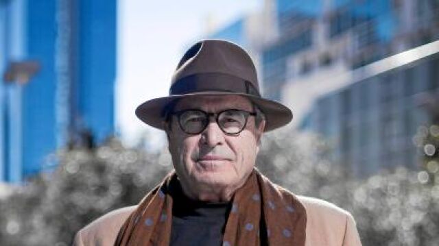 Paul Theroux: «El tráfico de seres humanos es la esclavitud del siglo XXI»