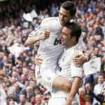 El «Pipa» Higuaín celebra con Di María el gol que marcó el domingo a Osasuna en el Bernabéu