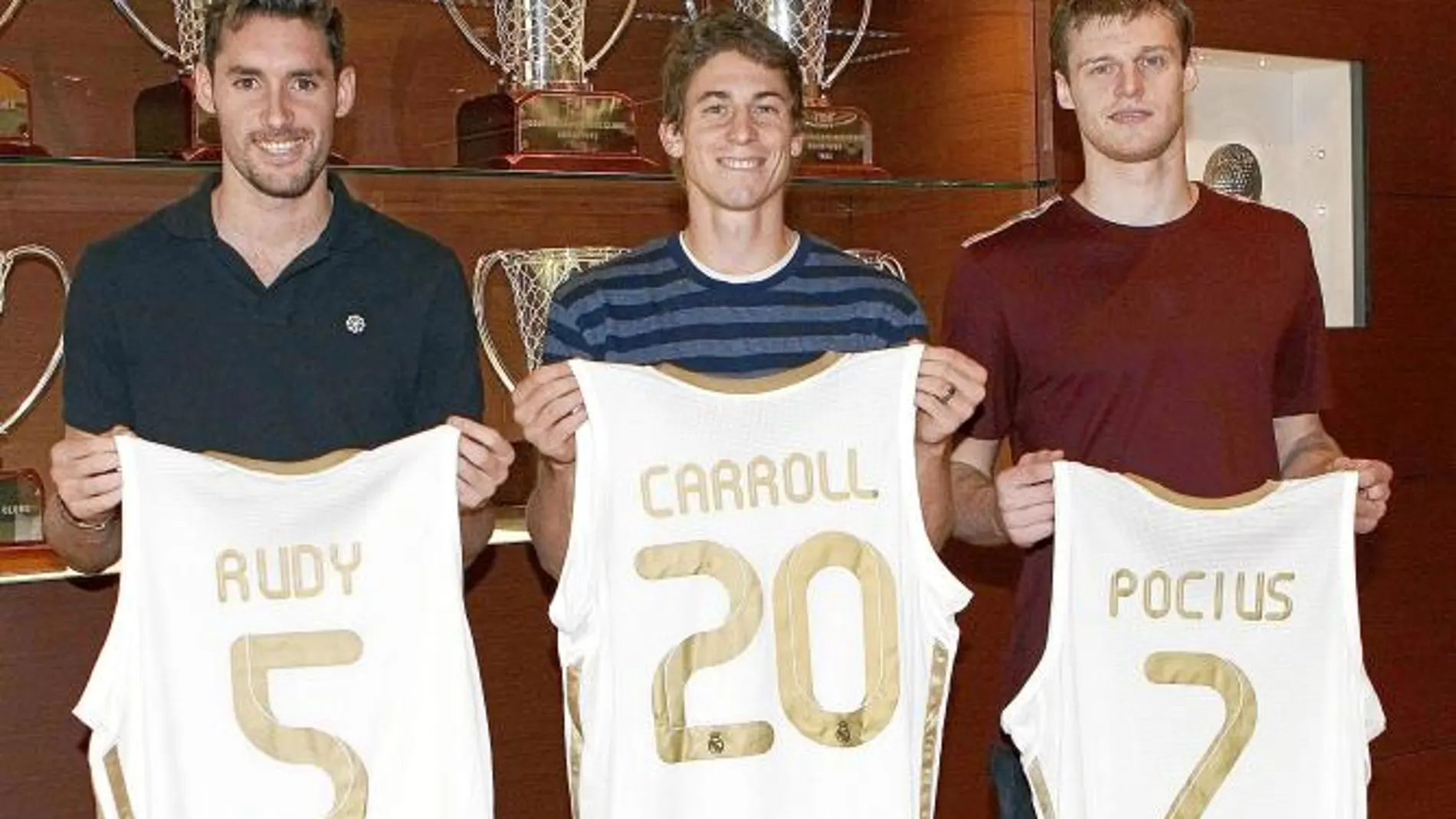 Rudy Fernández, durante el acto en el que fue presentado junto a sus compañeros Jaycee Carroll y Martynas Pocius