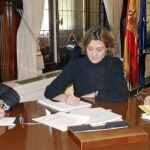 El consejero de Agricultura, Antonio Cerdá (derecha), en una de las reuniones que mantuvo hace unos meses con el ministro de Agricultura, Miguel Arias Cañete (izquierda)