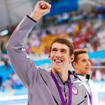 El «Tiburón» de Baltimore sonríe tras recibir una nueva medalla de oro