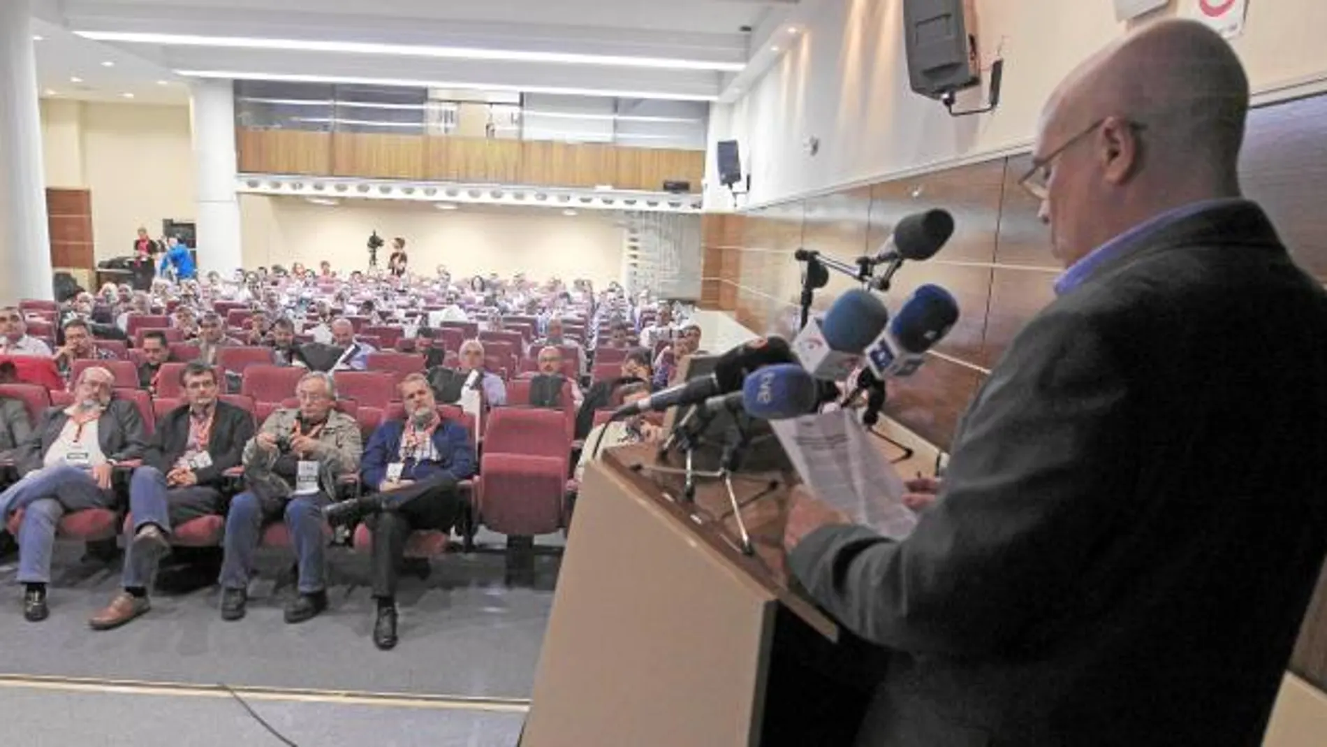 El presidente de la AUME, Jorge Bravo, ayer en el I Congreso de militares