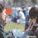 Girona multará a los menores que fumen o beban alcohol por la calle