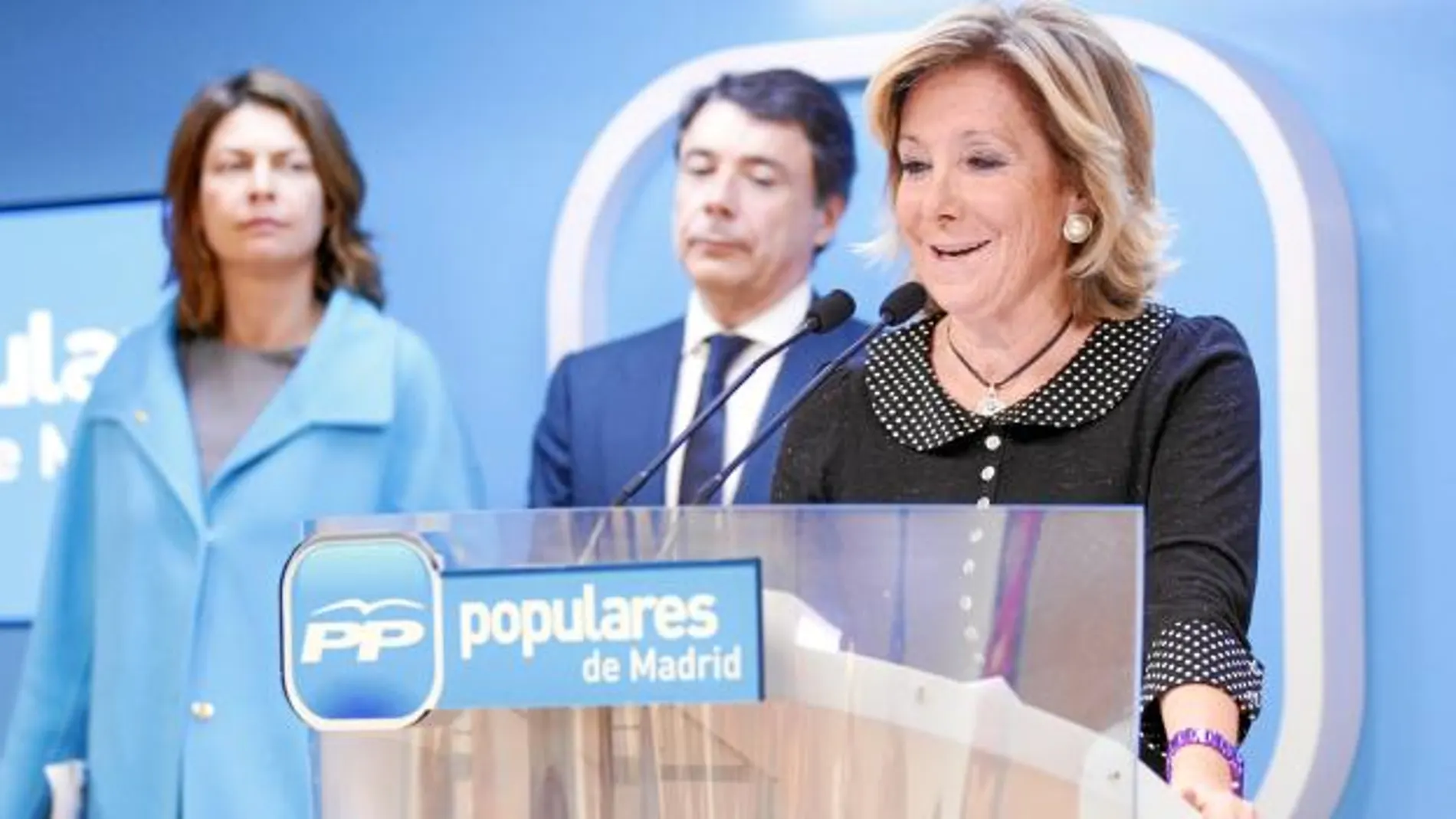 Esperanza Aguirre, junto a Ignacio González y la consejera Lucía Figar