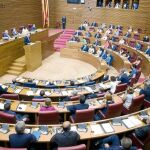 El Estatuto establece que Les Corts estén formadas por un mínimo de 99 diputados