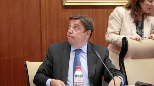 El consejero de Agricultura Luis Planas aseguró en sede parlamentaria que se había seguido un procedimiento ordinario de control