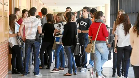 Imagen de archivo de un grupo de alumnos, momentos antes de comenzar una de sus clases