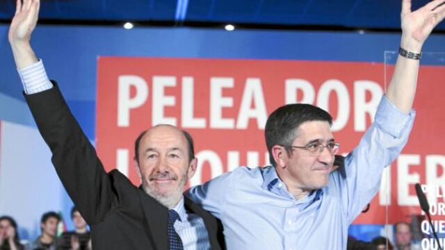 Rubalcaba y Patxi López durante el mitin de ayer