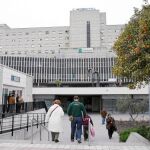 Médicos denuncian falta de inversión y «sobrecarga» en los hospitales