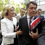 speranza Aguirre llega con Ignacio González a la Asamblea de Madrid