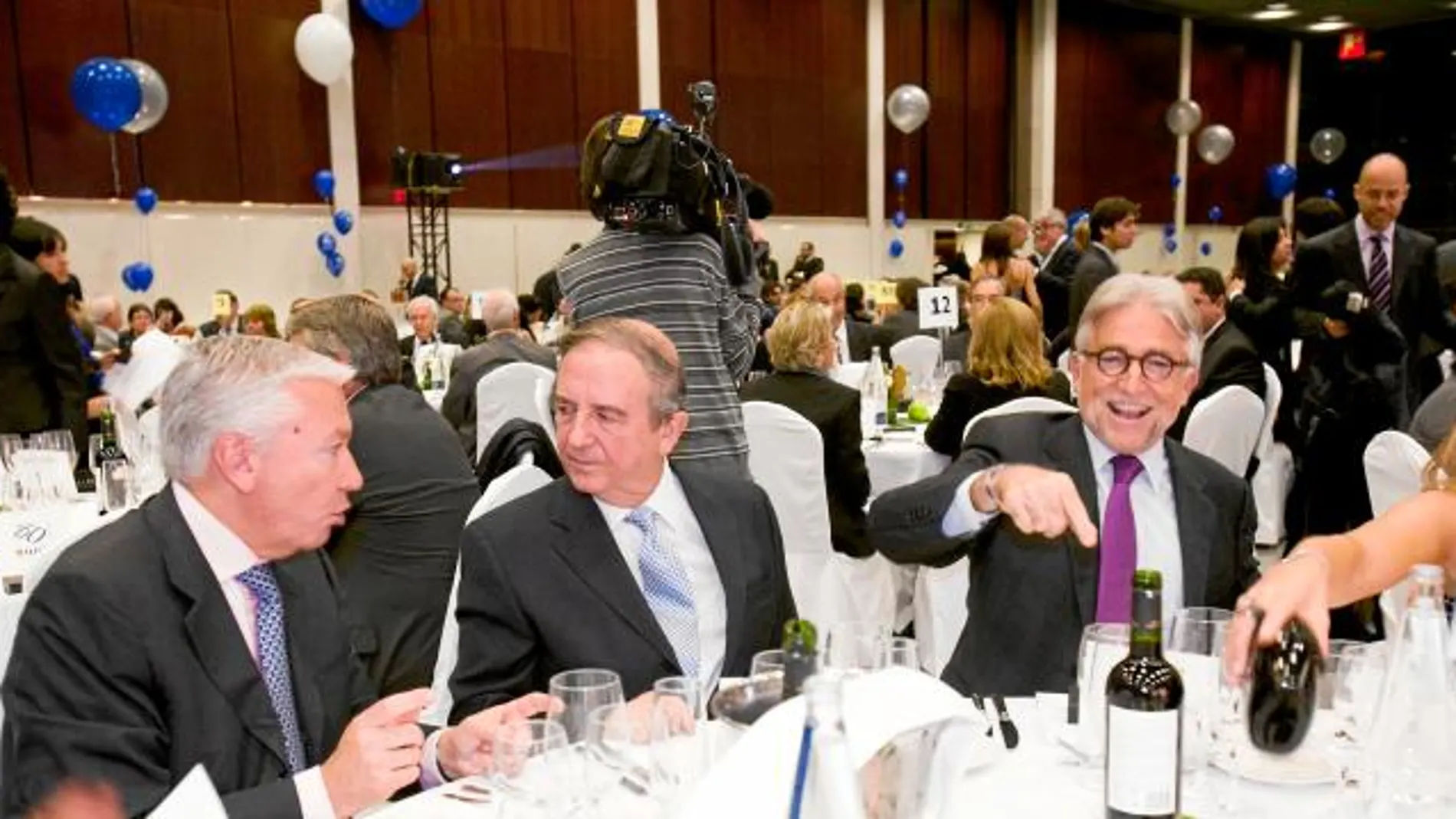Sánchez Llibre compartió mesa con Anasagasti en la cena de ayer para conmemar el 80º aniversario de Unió.