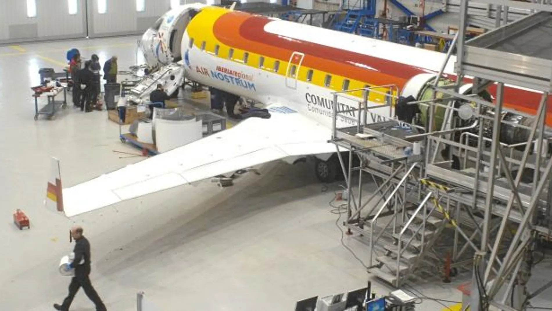 Air Nostrum decidirá antes de verano si traslada su base a Bilbao