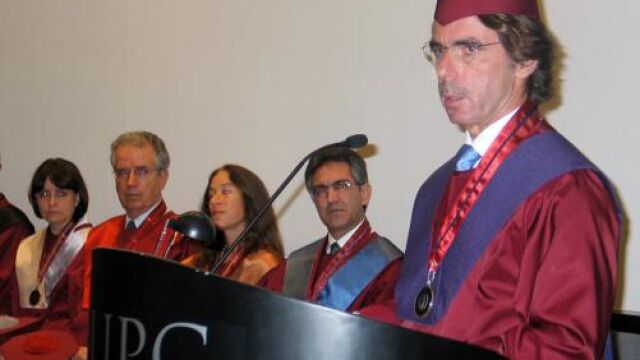 Aznar Doctor Honoris Causa por el CEU de Valencia