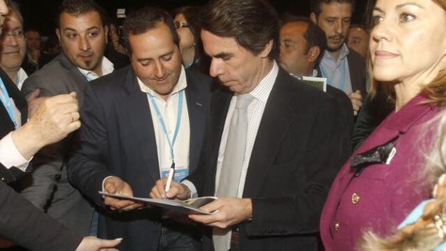 Aznar pide «regenerar» España y ponerla a la altura de una gran nación