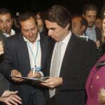 Aznar pide «regenerar» España y ponerla a la altura de una gran nación