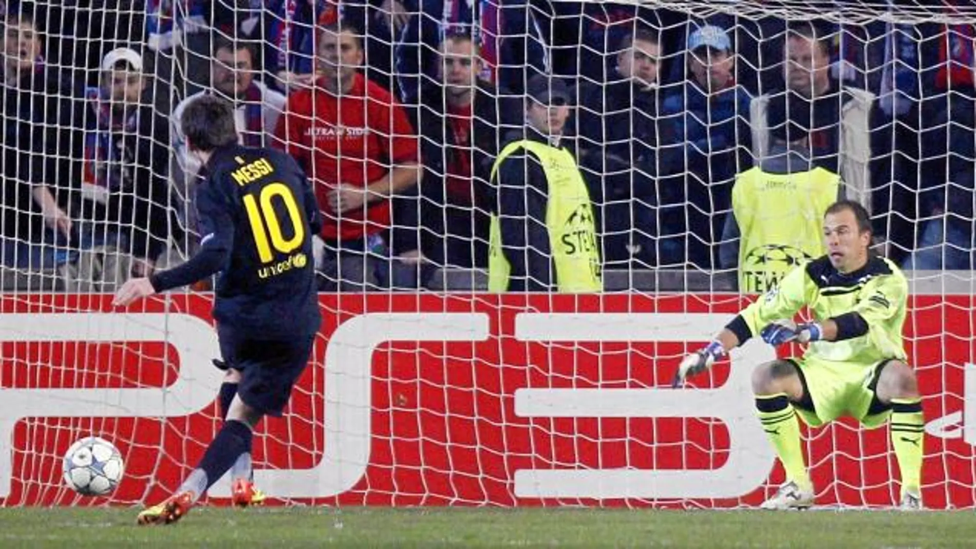 Leo anotó de penalti su gol 200 con la camiseta del Barcelona