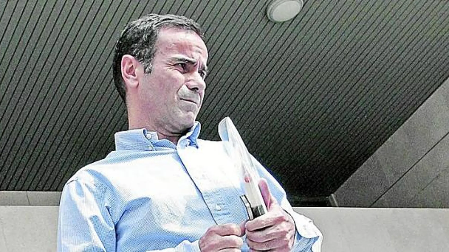 Esteban Cuesta, ex gerente de Emarsa, a su salida del juzgado