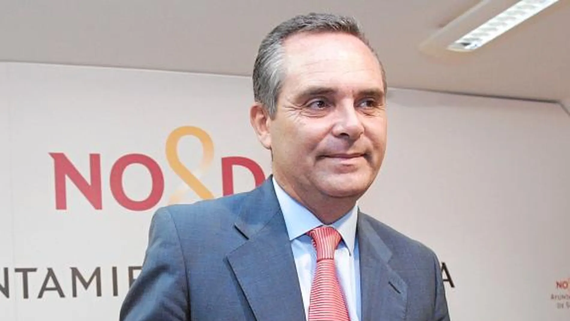 El portavoz del Grupo Popular en el Ayuntamiento, Juan Bueno, presentó la moción de rescate de Astilleros de Sevilla
