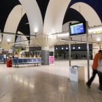 El aeropuerto hispalense de San Pablo, junto al de Málaga, constituye el principal eje aéreo de la comunidad autónoma
