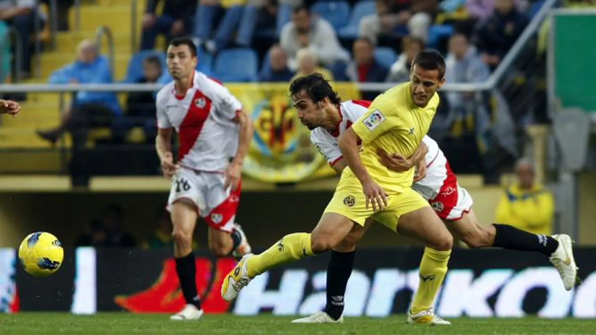 El Villarreal rompe su mala racha frente a un Rayo sin pegada