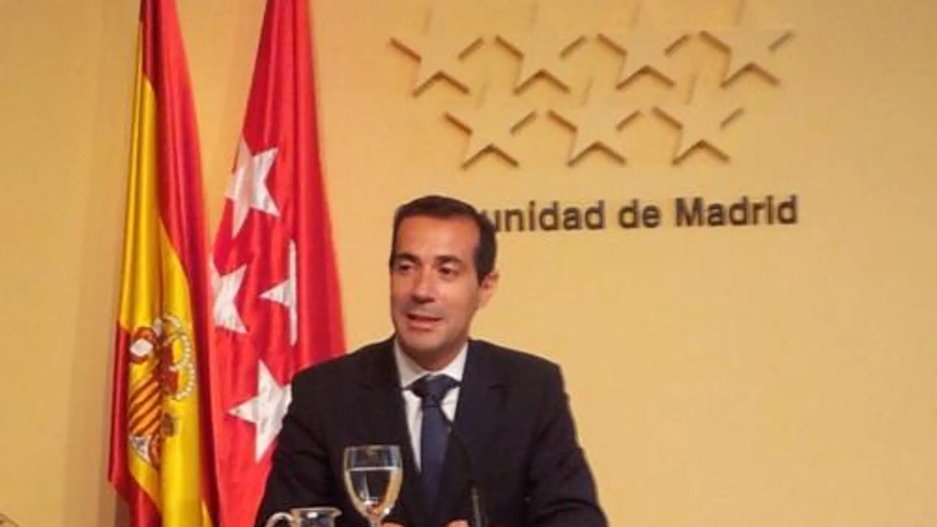 Debut con mano izquierda del nuevo portavoz regional