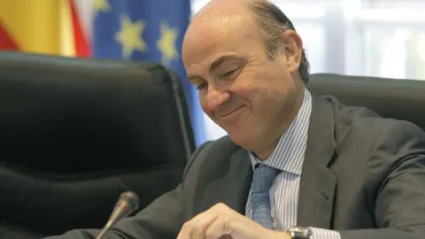 De Guindos ofrece austeridad en su estreno europeo