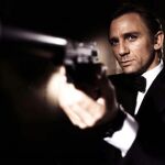 Daniel Craig interpretando a James Bond