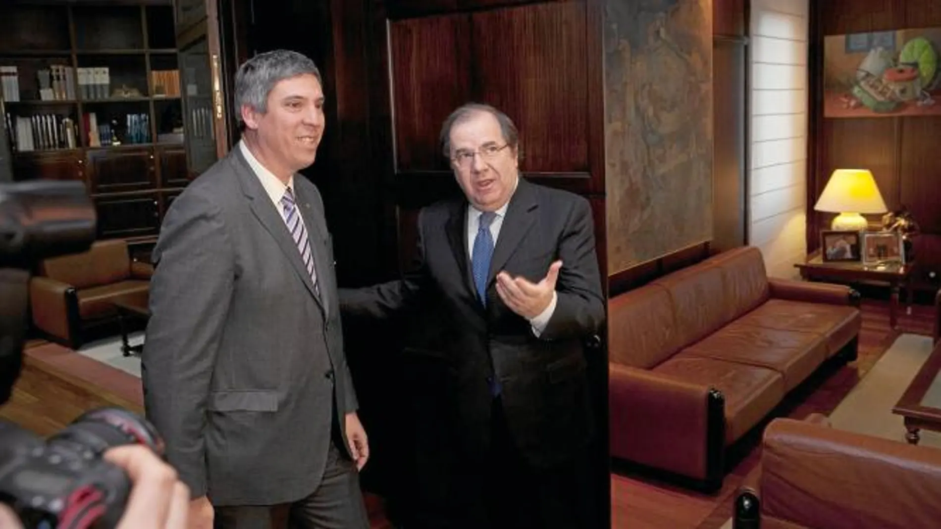 Herrera da la cara por el automóvil y pide a Rajoy apoyo para esta industria