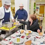  El comedor social «Siempre contentos» de Palencia da sus primeras comidas