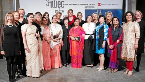Las empresarias premiadas, entre ellas las españolas Mar Raventós, Susana Monje y Chelo Tonijuan, anoche en Barcelona