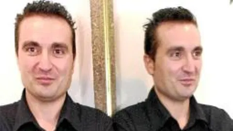 Si como poeta lo había conquistado todo (el Premio de la Crítica o el Nacional de Literatura), la incursión en la novela con la ambiciosa «Los reinos de la casualidad» le valió no pocos elogios