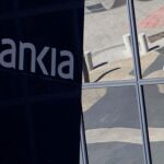 Bankia que llegó a perder en bolsa casi un 30% cae al cierre un 14%