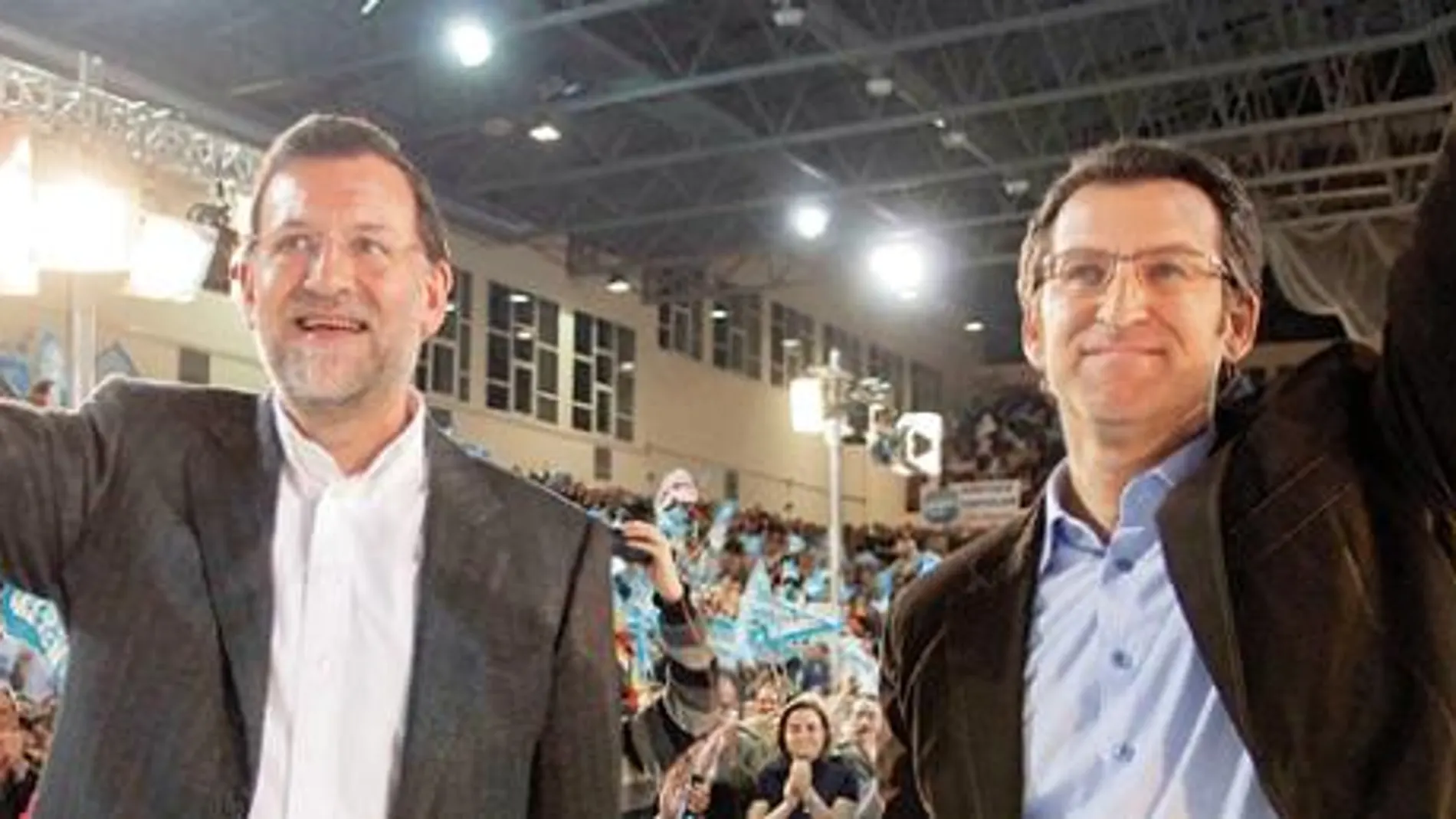 Rajoy llama a la movilización contra la «ineficacia» del PSOE