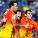 Busquets y Pedro felicitan a Messi tras marcar en Getafe