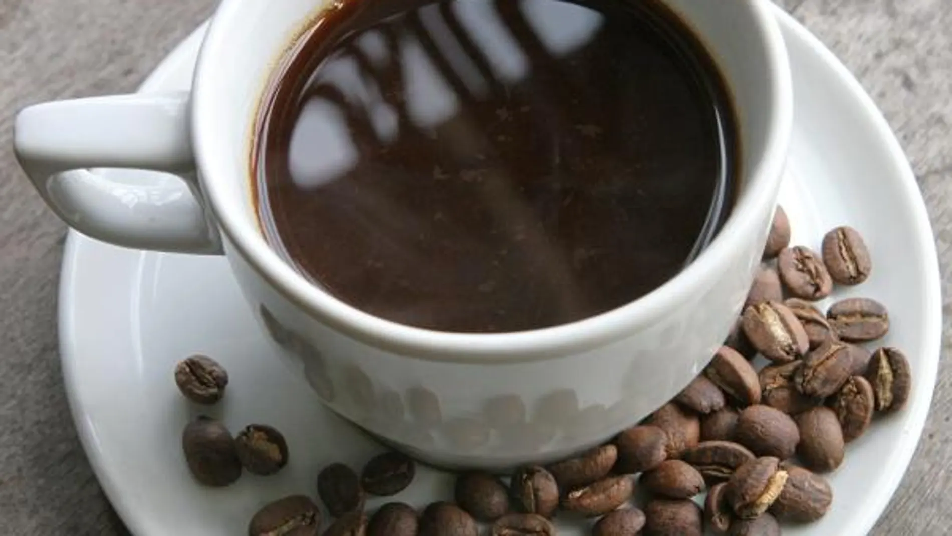 El café y el té, nos refrescan, pero a la vez provocan deshidratación