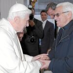 El Santo Padre, ayer, junto al padre Ángel
