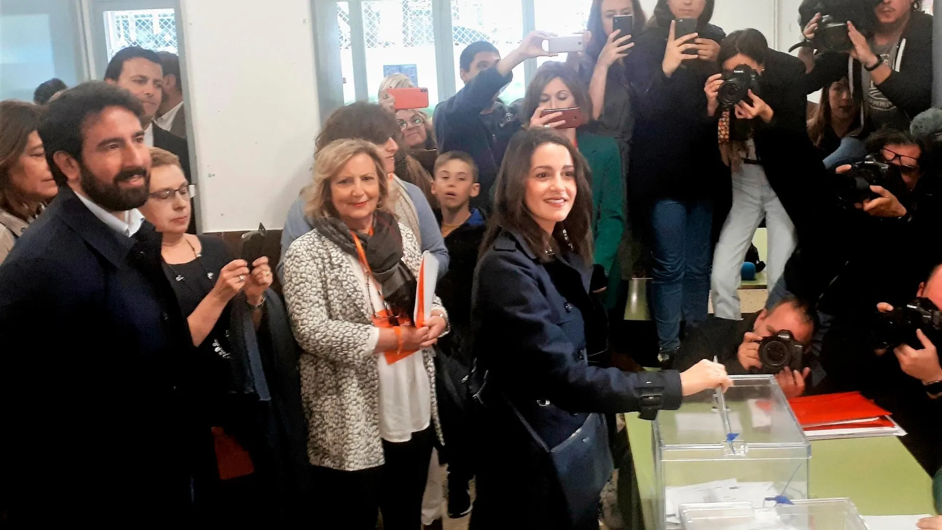 Inés Arrimadas votando esta mañana