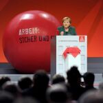 Angela Merkel, ayer, durante un discurso ante los sindicatos