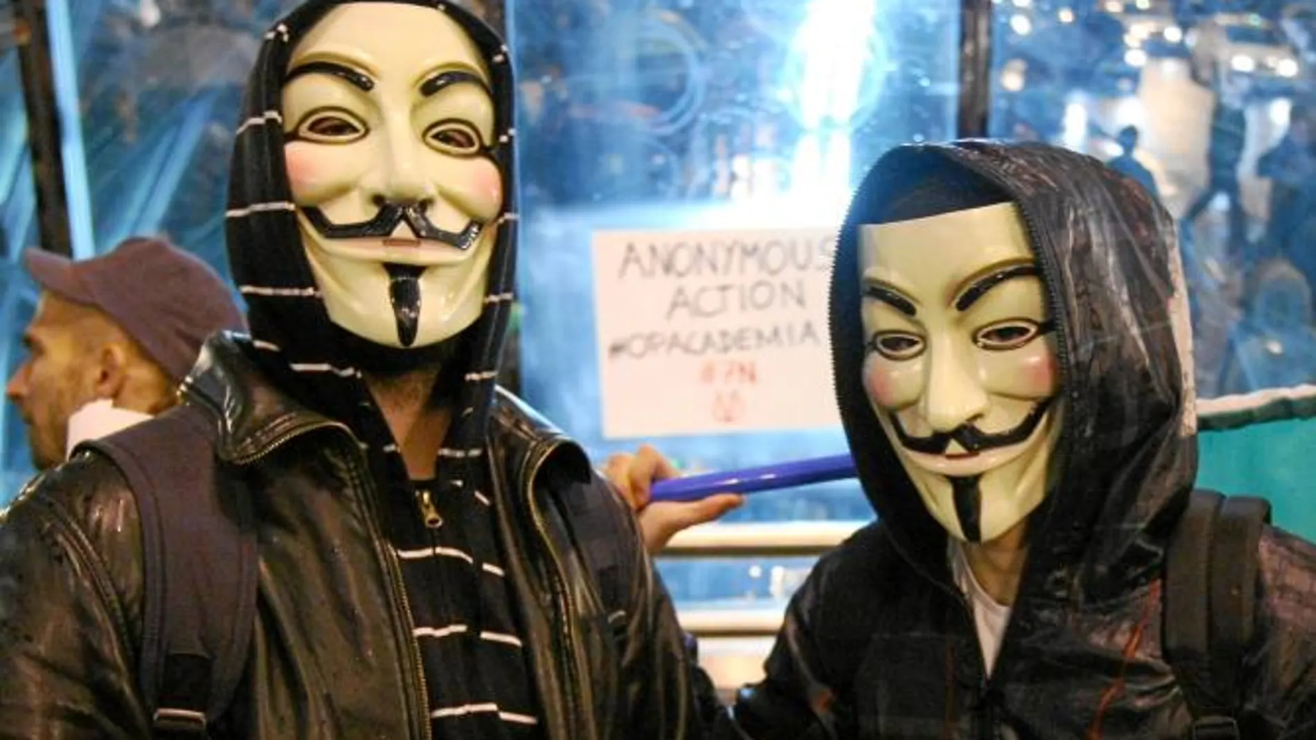 Anonymous airea datos de González Sinde y Wert