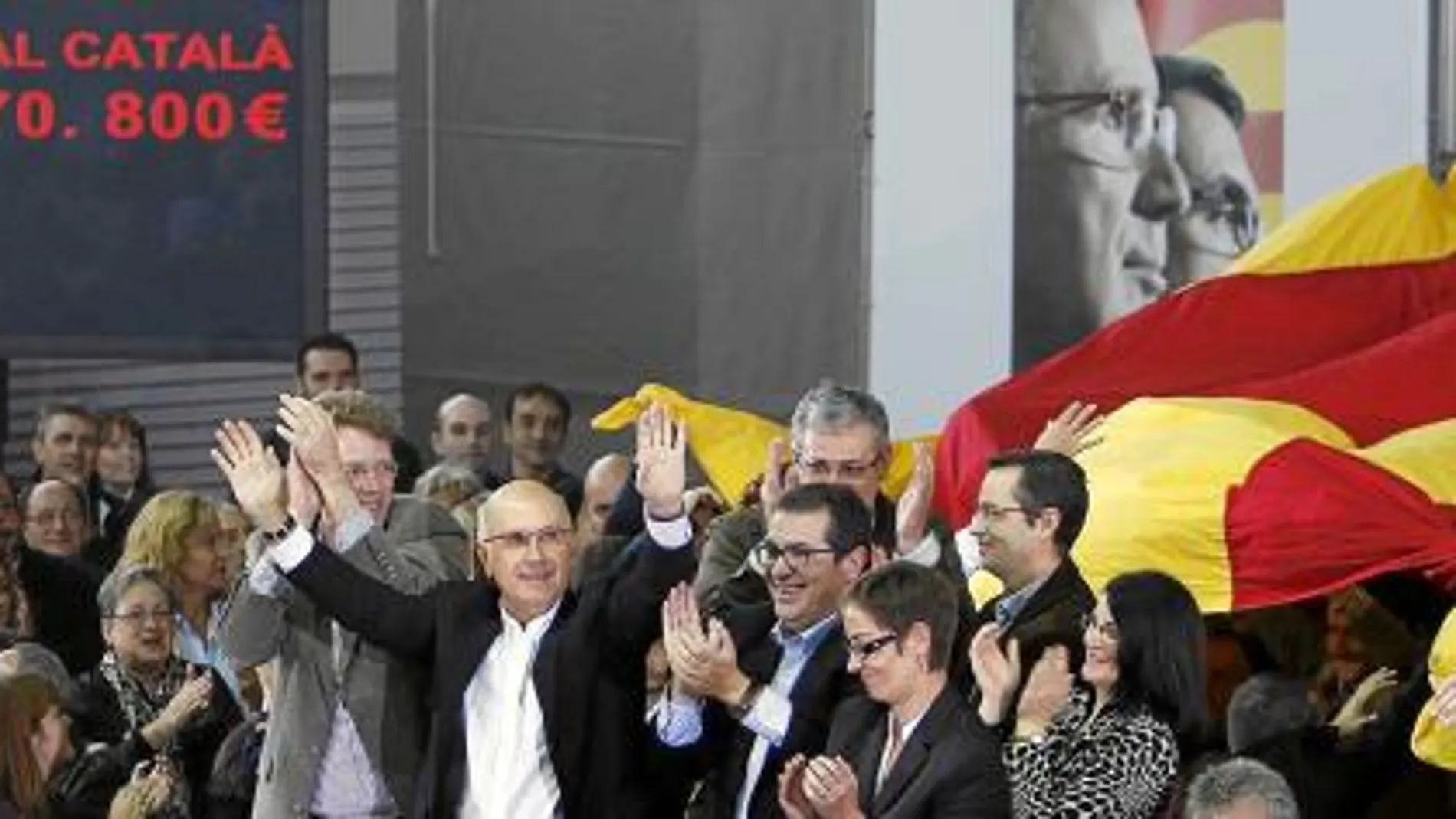 Duran Lleida en el mitin de Tortosa, en el que desplegaron una enorme bandera catalana