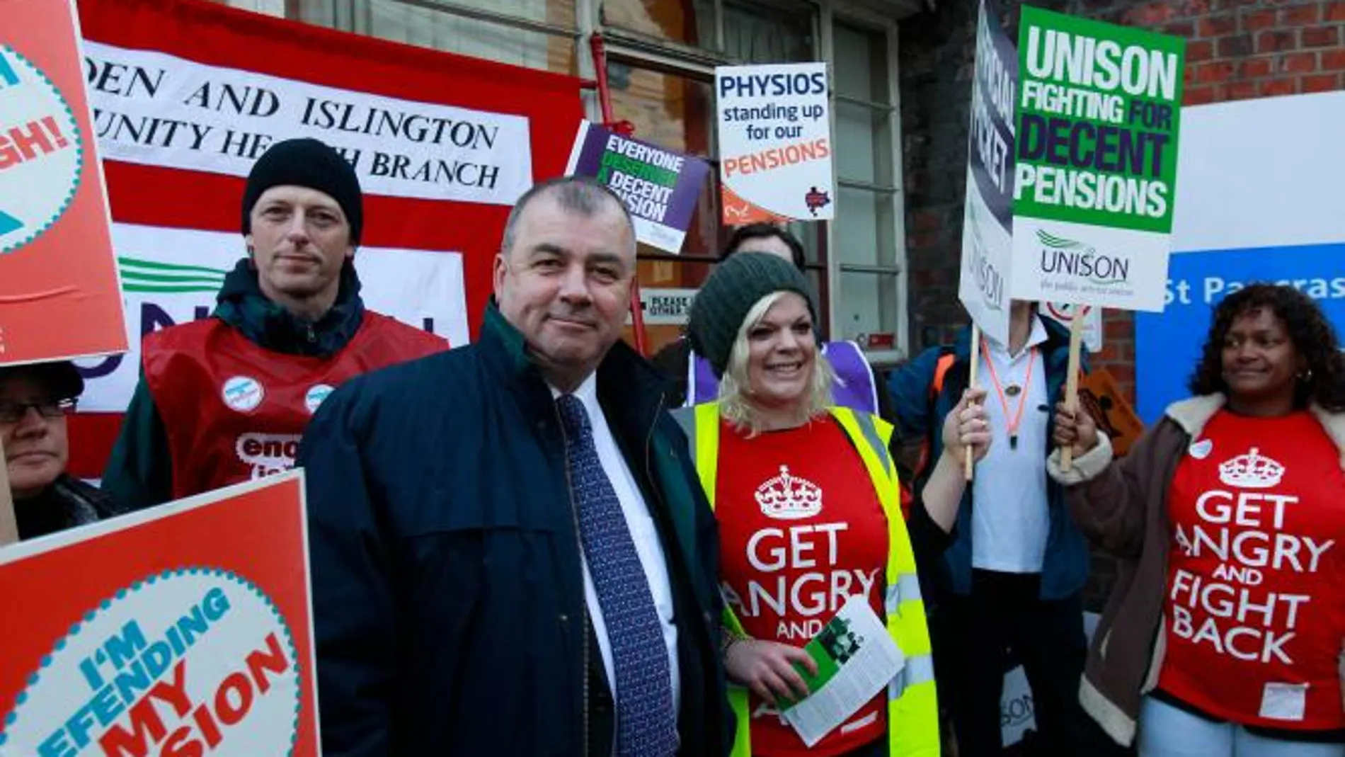 Cierran los colegios y aplazan miles de operaciones quirúrgicas en Reino Unido por la huelga
