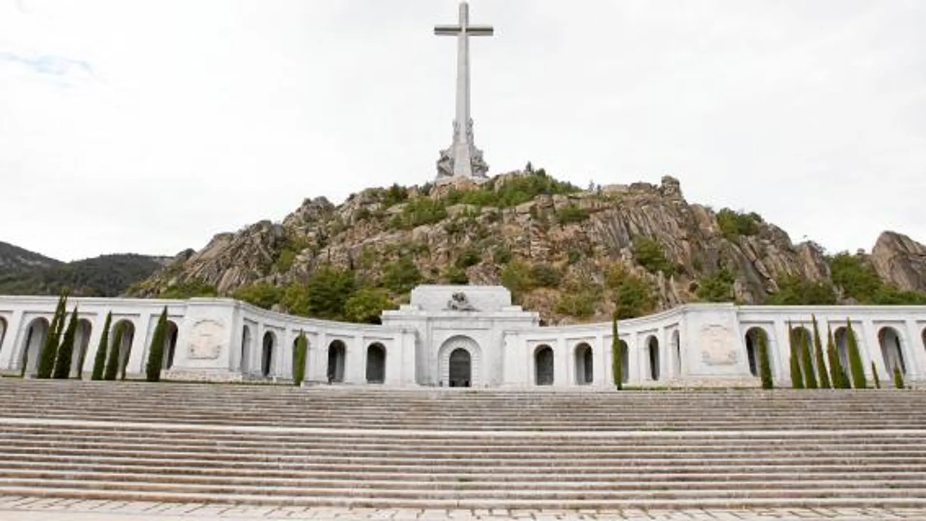 La Comisión de Expertos designada por el Gobierno informó la semana pasada que sería conveniente sacar los restos de Franco del Valle de los Caídos