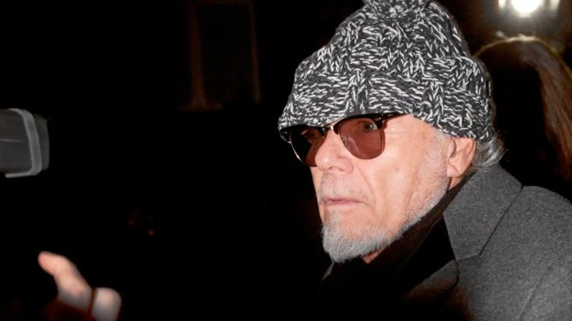 Gary Glitter (a la izda.) ha sido el primer detenido en relación al escándalo del presentador de la BBC Jimmy Savile